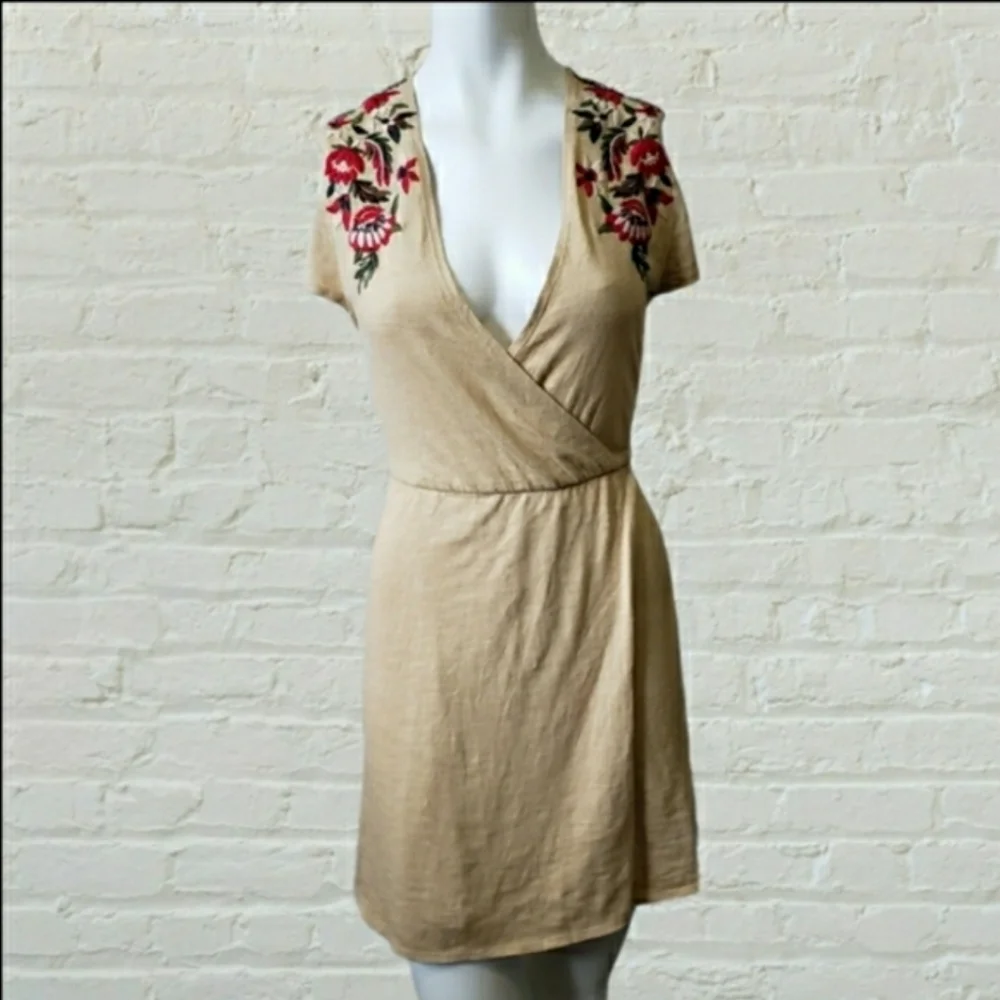 Zara Knit medium tan embroidered floral cotton faux wrap mini dress - Picture 2 of 12